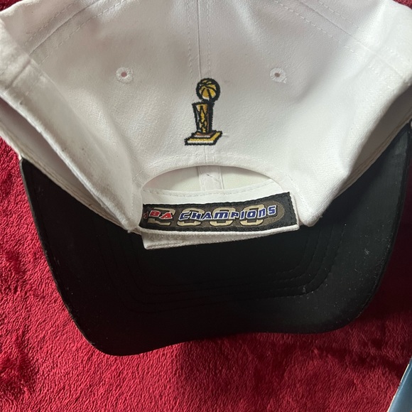 Lakers hat and magazine. Hat is new in box but has smudge on lid as pictured. - Picture 4 of 10
